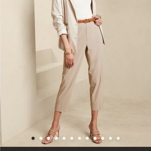 Banana republic airstretch taper pant size S BRAND NEW